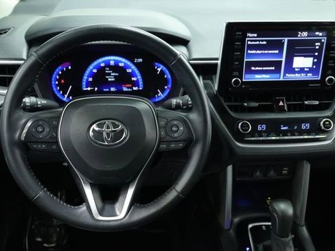 Used 2022 Toyota Corolla Cross XLE image 12