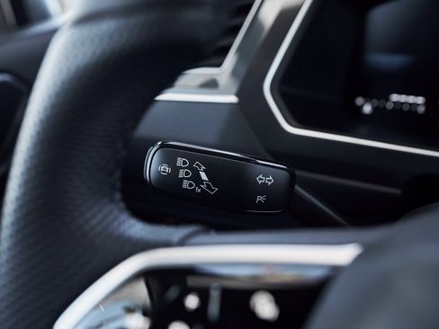 Used 2024 Volkswagen Tiguan SE R-Line image 39