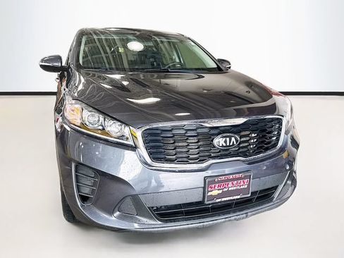 Used 2019 Kia Sorento FWD image 3