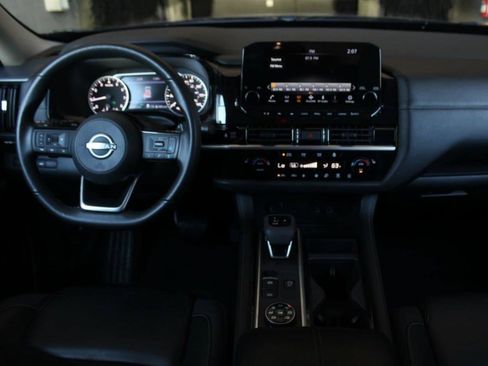 Used 2025 Nissan Pathfinder SL AWD/4WD image 18