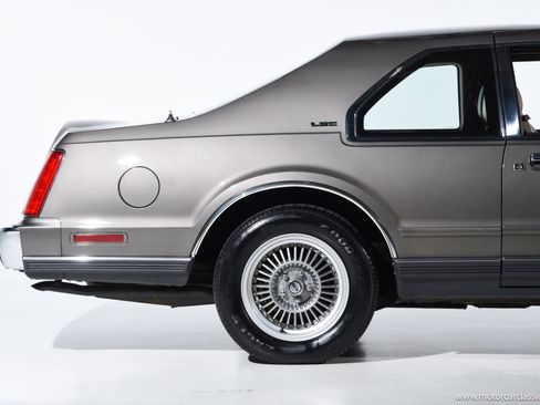 Used 1988 Lincoln Mark VII LSC RWD image 10