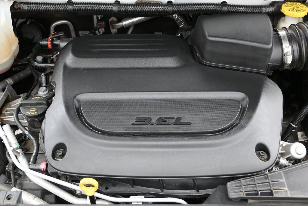 Used 2024 Chrysler Pacifica Touring-L FWD image 33