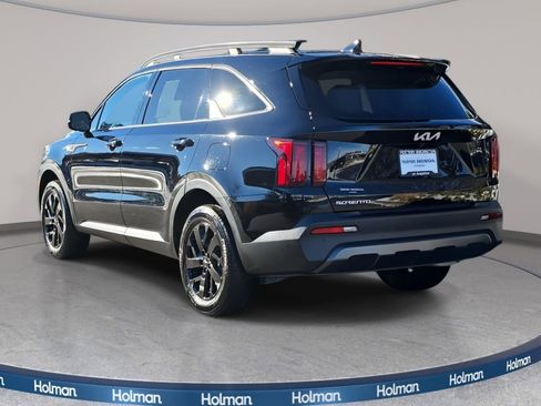 Used 2023 Kia Sorento S image 4
