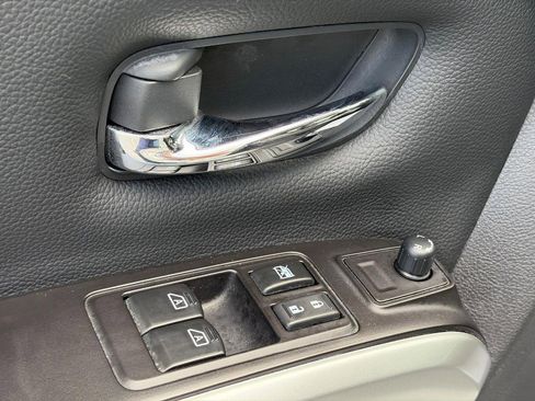 Used 2024 Nissan Titan SV AWD/4WD image 20