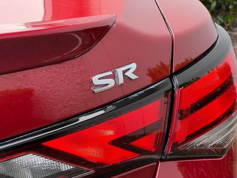 Certified 2021 Nissan Sentra SR FWD image 7