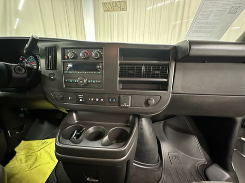 Used 2025 Chevrolet Express 3500 LT w/ LT Preferred Equipment Group RWD image 24