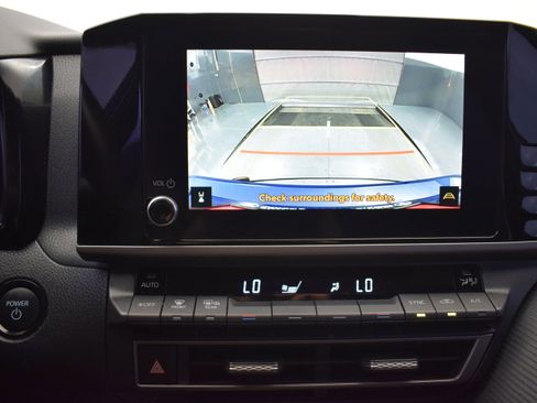 Used 2025 Toyota Camry SE w/ Convenience Package FWD image 16