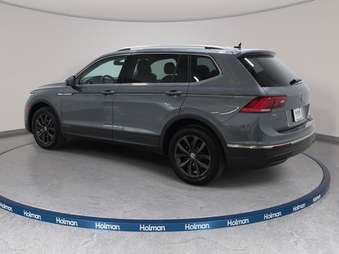 Used 2024 Volkswagen Tiguan SE w/ Panoramic Sunroof Package image 8