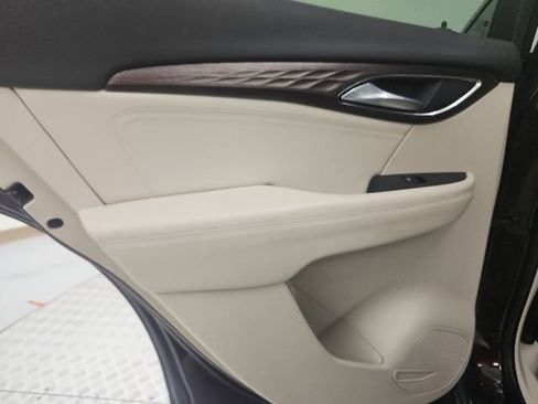 Used 2023 Buick Envision Avenir AWD/4WD image 9