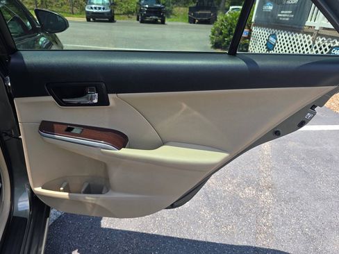 Used 2012 Toyota Camry XLE w/ Leather Pkg FWD image 16