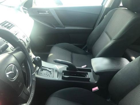 Used 2016 Nissan Versa SV image 5