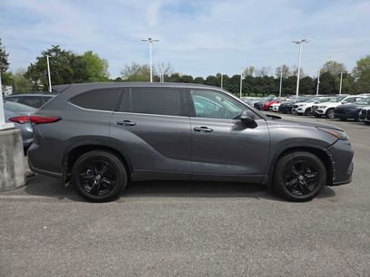Used 2022 Toyota Highlander LE