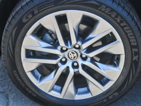 Used 2023 Toyota RAV4 XLE Premium image 10