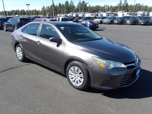 Used 2015 Toyota Camry LE FWD image 7