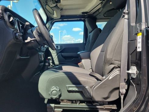 Used 2019 Jeep Wrangler Sport AWD/4WD image 5