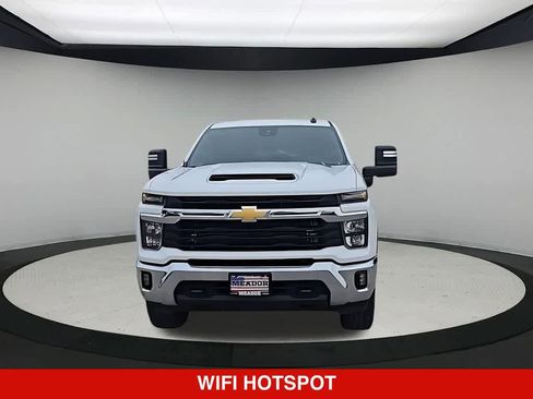 Used 2024 Chevrolet Silverado 2500 LT AWD/4WD image 3
