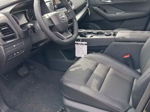 New 2026 Nissan Rogue SV w/ SV Premium Package AWD/4WD image 12