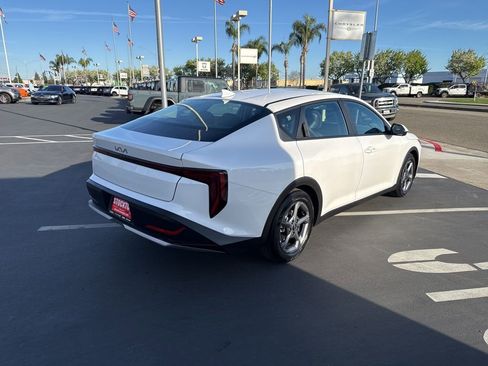 Used 2025 Kia K4 LXS image 4