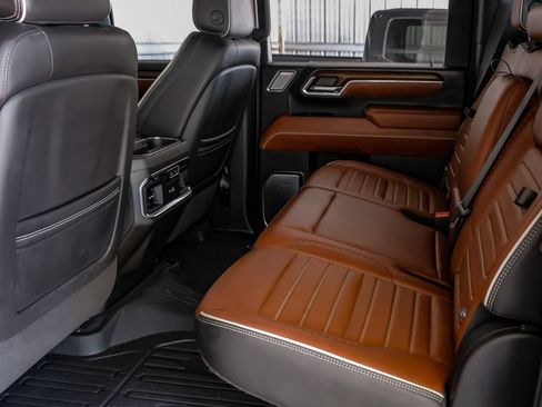 Used 2024 GMC Sierra 3500 Denali Ultimate AWD/4WD image 36