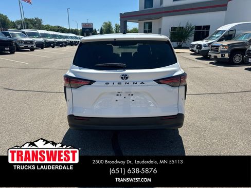 Used 2021 Toyota Sienna LE AWD/4WD image 4