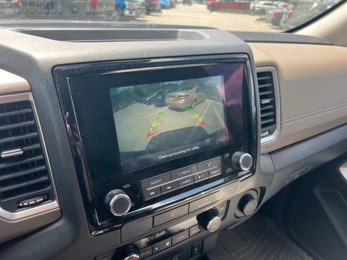 Used 2023 Nissan Frontier SV w/ Technology Package RWD image 6