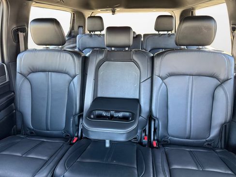 Used 2022 Jeep Wagoneer Series III image 14