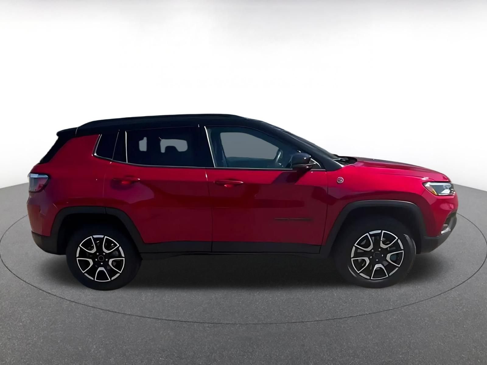 Used 2025 Jeep Compass Trailhawk AWD/4WD image 15