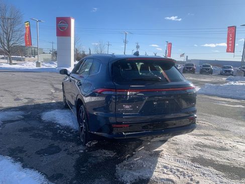 Used 2025 Toyota Crown Signia XLE image 4