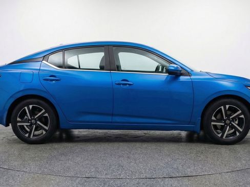 Used 2025 Nissan Sentra SV FWD image 11