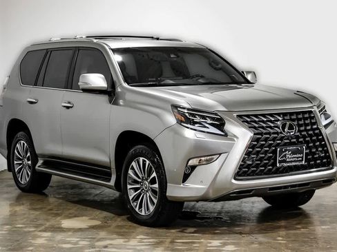 Used 2023 Lexus GX 460 Luxury w/ Accessory Package image 2