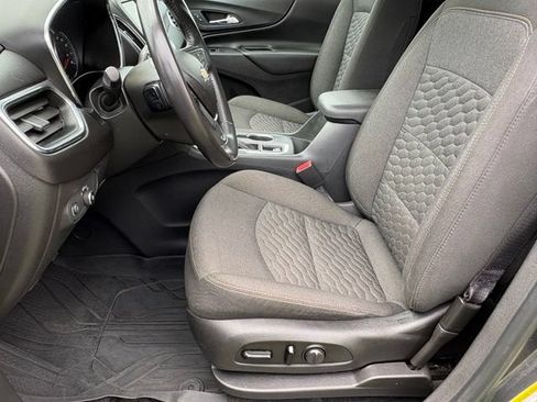 Used 2019 Chevrolet Equinox LT w/ Driver Convenience Package FWD image 11