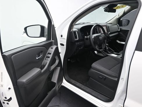 Used 2022 Nissan Frontier SV RWD image 10