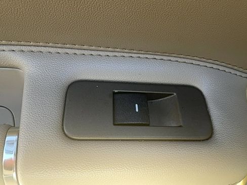 Used 2013 Lincoln MKX FWD image 13