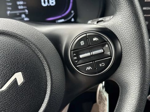 Used 2025 Kia Soul LX w/ LX Technology Package FWD image 23