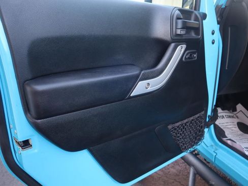 Used 2018 Jeep Wrangler Unlimited Rubicon w/ Cold Weather Group image 58