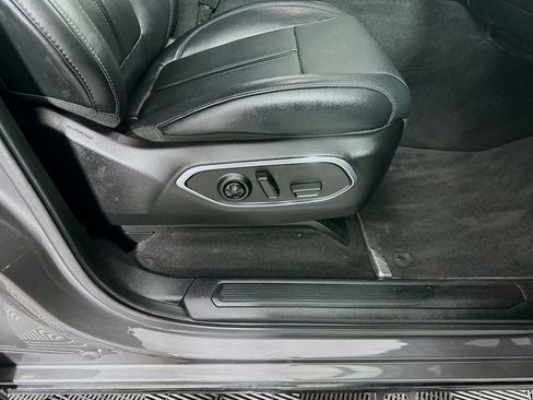 Used 2022 Jeep Wagoneer Series III w/ Premium Group I image 24