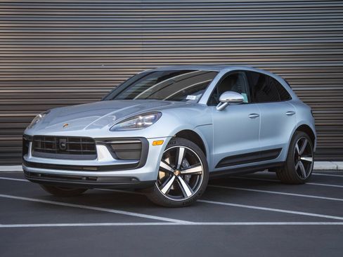 Certified 2026 Porsche Macan AWD/4WD image 1