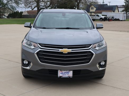 Used 2019 Chevrolet Traverse LT image 2