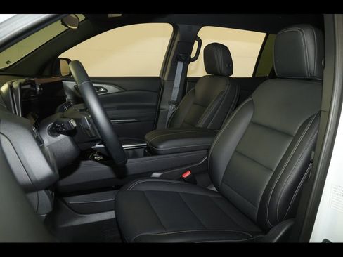 Used 2025 Chevrolet Traverse LT AWD/4WD image 33