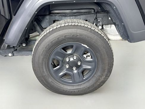 Used 2024 Jeep Gladiator Sport image 46