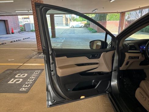 Used 2018 Honda Odyssey Touring image 8