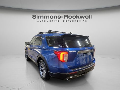 Used 2022 Ford Explorer XLT w/ Equipment Group 202A image 7
