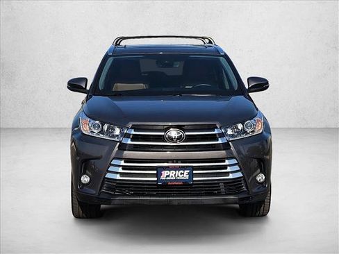 Used 2017 Toyota Highlander Limited Platinum AWD/4WD image 2