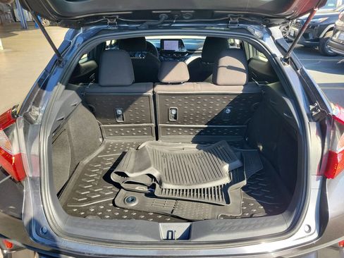 Used 2019 Toyota C-HR LE image 8