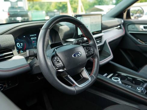 Used 2025 Ford Explorer ST-Line w/ ST-Line Street Pack AWD/4WD image 6