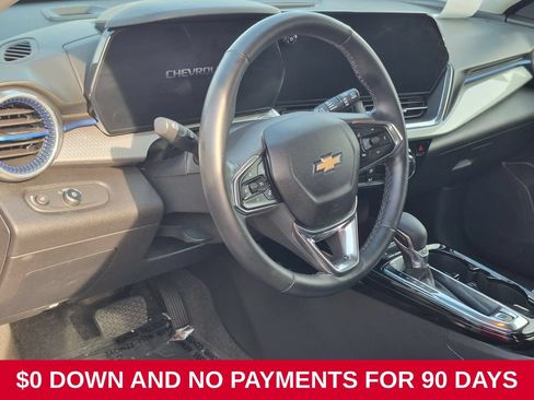 Used 2025 Chevrolet Trax LT w/ LT Convenience Package FWD image 14