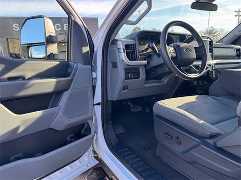 Used 2025 Ford F250 XLT image 13