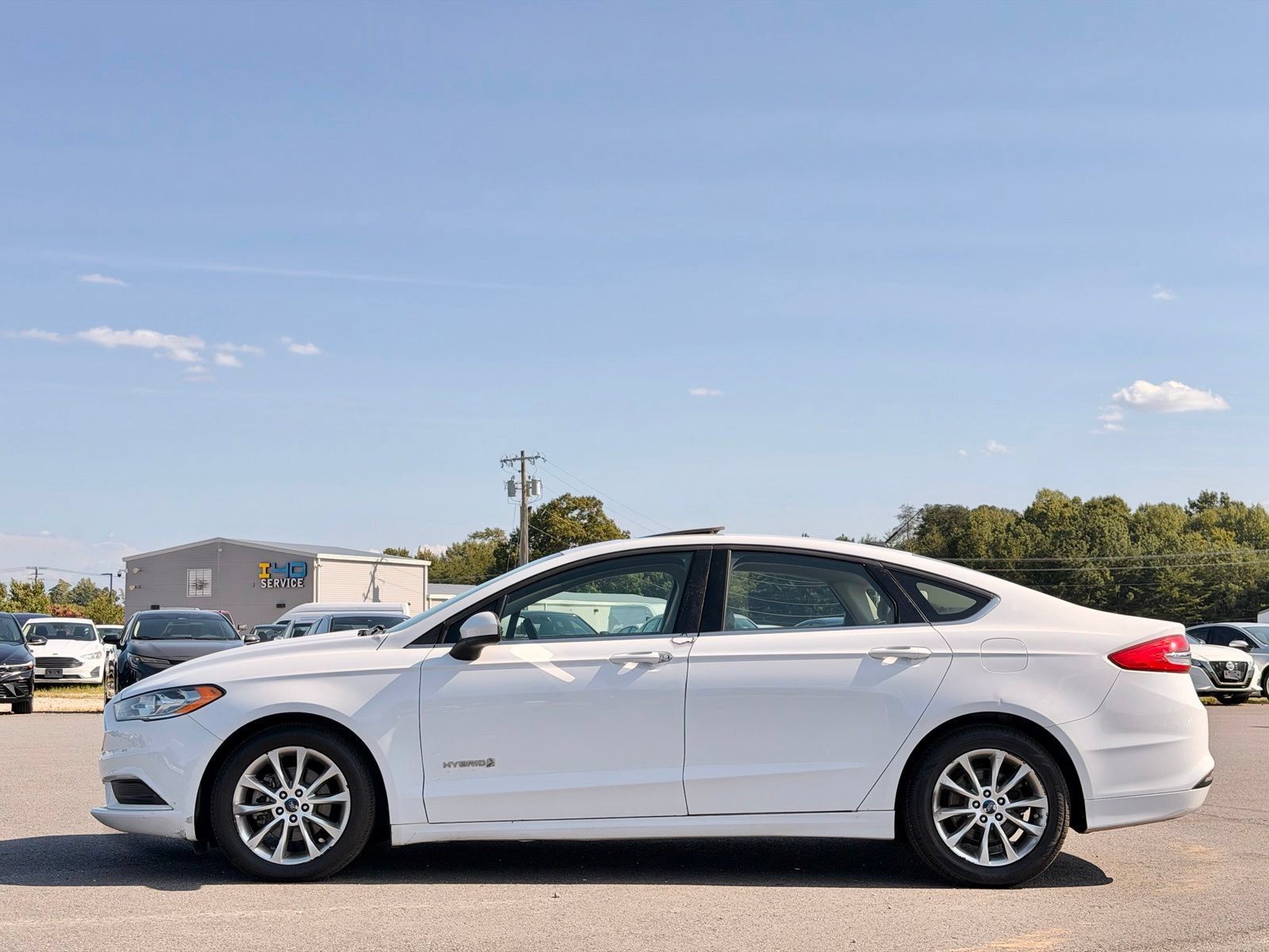 Used 2017 Ford Fusion SE FWD image 11