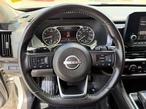 Used 2025 Nissan Pathfinder SV FWD image 20