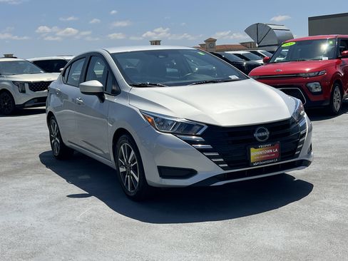 Used 2023 Nissan Versa SV FWD image 10